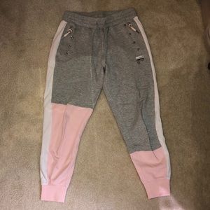 FILA joggers trendy